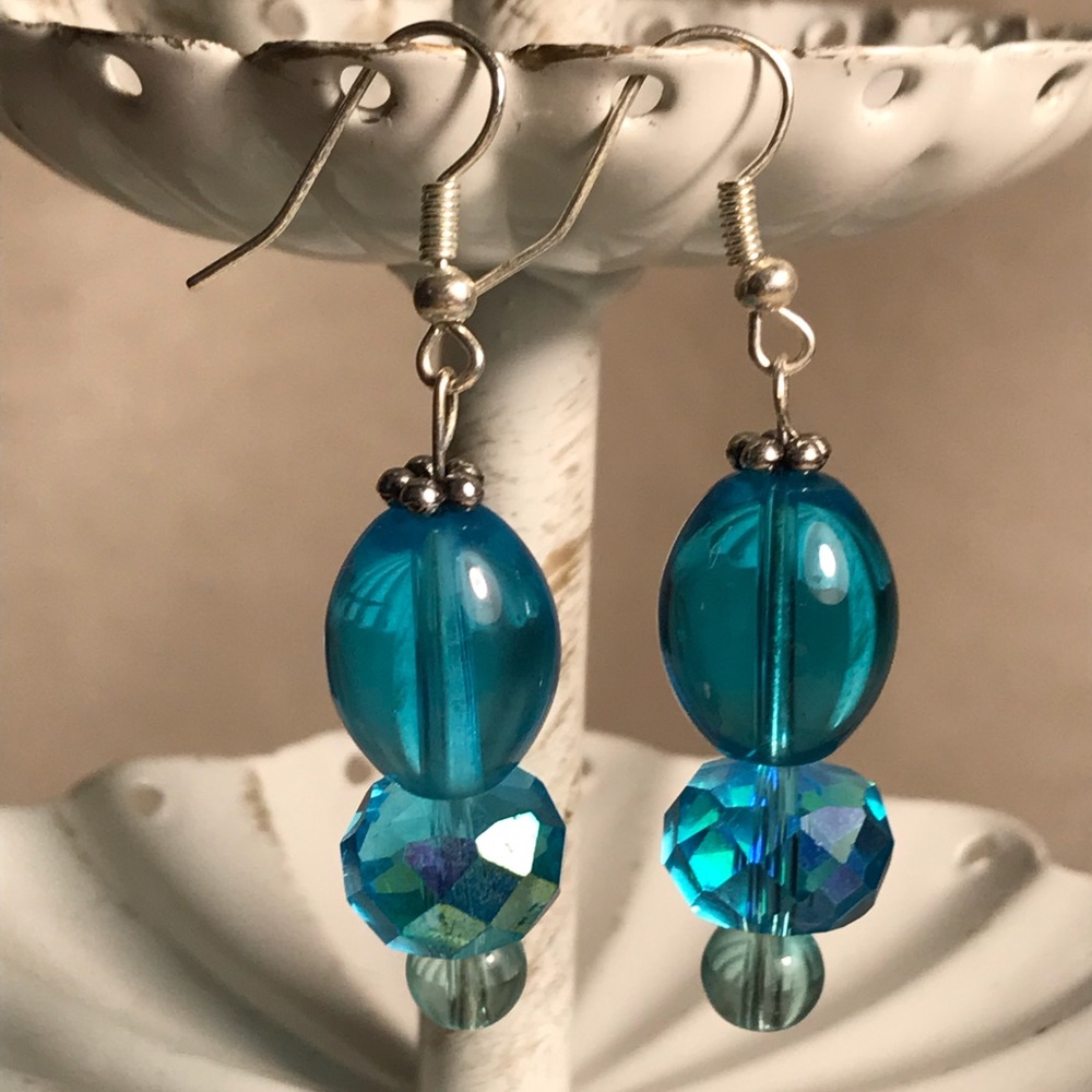 🌸 Handmade beaded dangle earrings